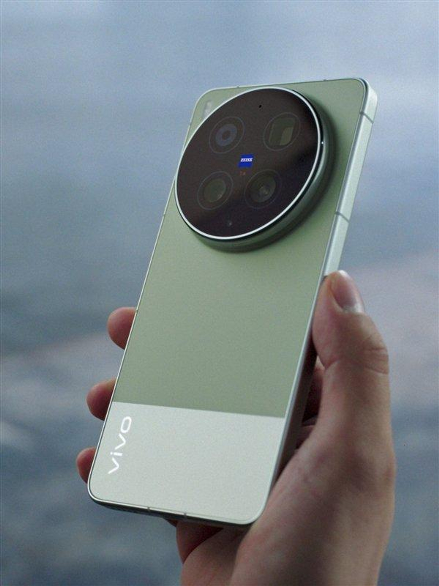 Vivo X300 Ultra Launches with $1,450+ Photographer Kit, Dual 200MP