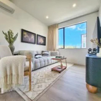 住宿 Modern French Retro Townhouse in Sandringham, Close to City, Heat Pumps, Netfilx 奧克蘭