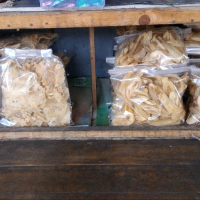 kripik pisang mamah aina gurih