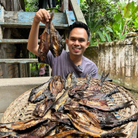 satu ekor Salai ikan patin khas dusun