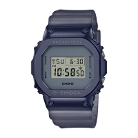 CASIO卡西歐 G-SHOCK 經典方型金屬錶殼 半透明錶帶 電子錶-霧灰藍_GM-5600MF-2_43.2mm