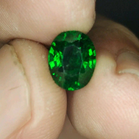 2.15 crat Natural Vivid Green Tsavorite