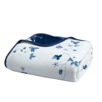 【WEDGWOOD】野草莓之舞 超細纖維印花雙層雙面印花厚毛毯 藍鈴白(180x210cm 雙人毯)