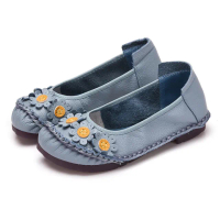 【Vecchio】真皮頭層牛皮手工縫線花朵裝飾低跟舒適單鞋(水藍)