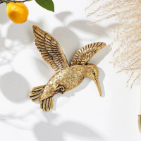 {DLGIFJIE} 1PC, a simple golden winged flying hummingbird-shaped interior decoration wall hanging, f