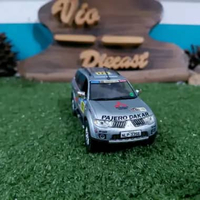 Diecast Miniatur Mitsubishi Pajero rally Dakar silver skala 1:43