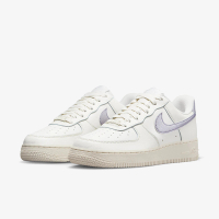 【NIKE 耐吉】WMNS AIR FORCE 1 07 ESS 米白 紫勾 女鞋(DV7470-100)