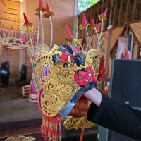 Omprok Gandrung - Mahkota Penari Gandrung dengan Desain Eksklusif dan Warna Menarik