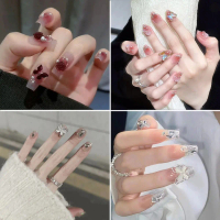 เล็บปลอมสวยเรืองแสง แฟชั่น Glazed Donut Nails และ Blush Nails พร้อมตกแต่งด้วยผีเสื้อและเกล็ดเพชร สวม