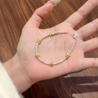 Vòng tay bạc nguyên chất, một vài ounce bạc cao cấp, tỏa hương quế trang điểm cổ tay, được chế tác t
