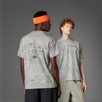 adidas 愛迪達 短袖上衣 男 訓練 慢跑 國家地理頻道 NG U A.R AOP T 灰 JD5958