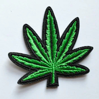 100x Little Green Pot leaf tobacco Seven Leaves boho hippie retro applique iron on patch (≈ 5 * 4.8 cm)