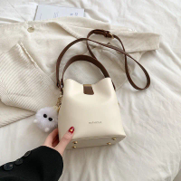 【COD】2025 Spring/Summer Retro Commuter Bucket Bag, Small Casual Slant Shoulder Bag, Fashionable Smal