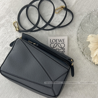 LOEWE 羅威 柔軟粒面小牛皮迷你 Puzzle 手袋 (瀝青灰)