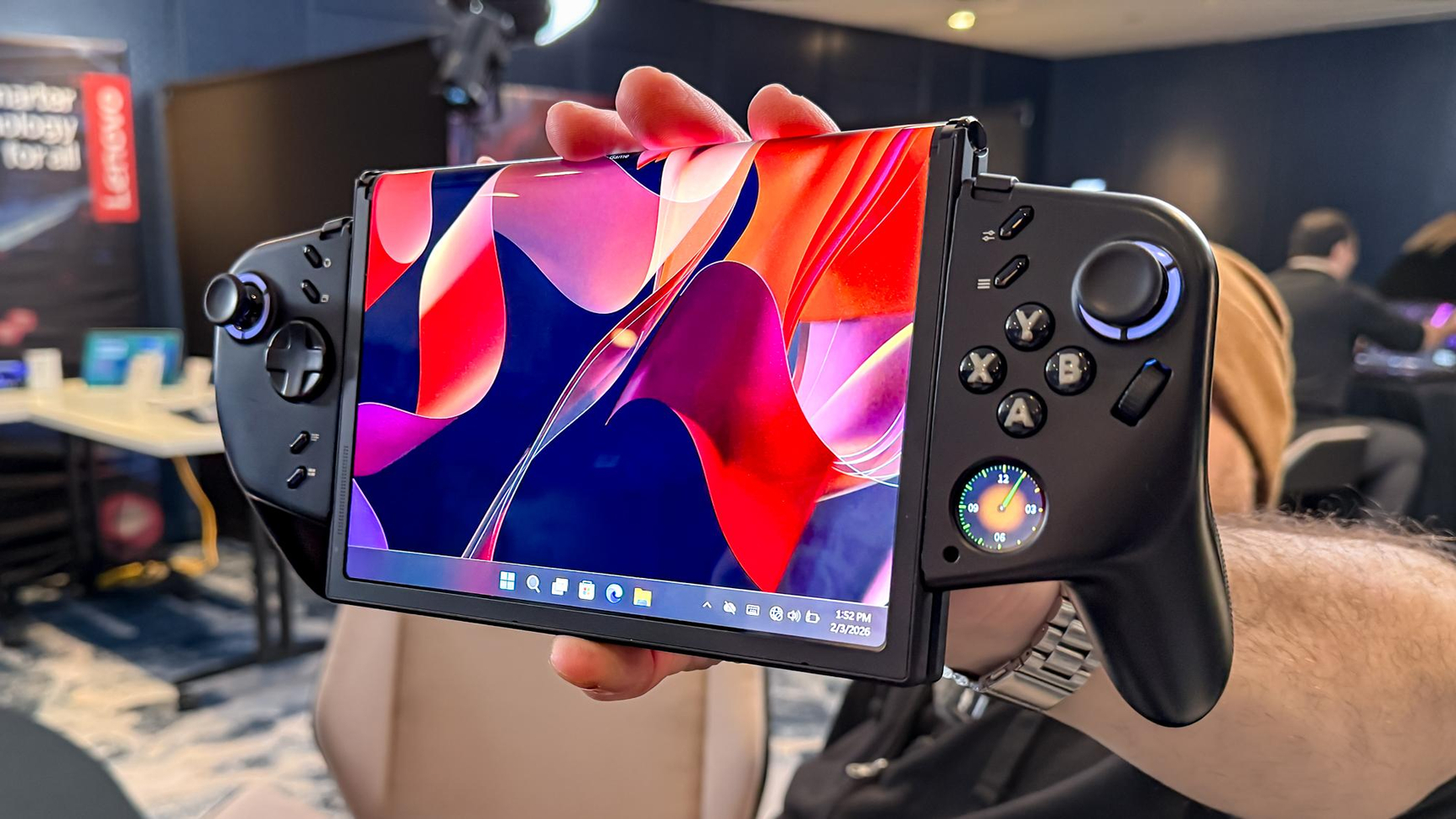 Lenovo が Legion Go Fold Concept を発表：折りたたみ式でマルチ