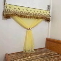 B28. Màn lẻ không khung. Màu vàng phối nâu cho khung xếp