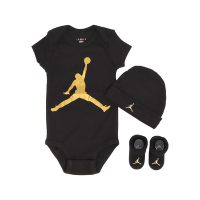 Nike 包屁衣 Jordan 黑 金 短袖 純棉 襪子 帽子 小童 嬰兒 小朋友 三件組 禮盒  JD2433054NB-002