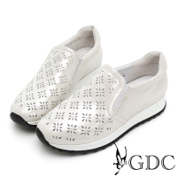 GDC-真皮簍空雕花舒適百搭素色厚底休閒鞋-銀色