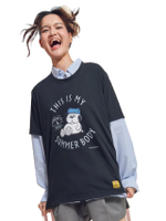 เสื้อยืดยูนิเซ็กส์ คอกลม GQ X Peanut สีกรมท่า