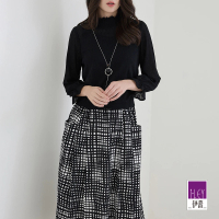 【ILEY 伊蕾】摩登造型高領細格紋背心洋裝兩件套(黑色；M-XL；1223017456)