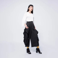 【iROO】荷葉造型女人設計長寬褲