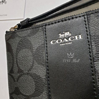 『Marc Jacobs旗艦店』現貨 COACH 雙C logo 經典防刮皮革手拿包