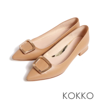【KOKKO 集團】內斂簡約方金扣微彎折綿羊皮包鞋(卡其色)