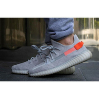 滿1600搶券折160 ▶帝安諾-實體店面 Yeezy Boost 350 V2 Tail Light 2020歐洲限定 俄羅斯限定 FX9017