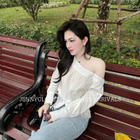 ￼JENNYCLOSET ”Rubies Shirt” •Áo lệch vai pha ren boi chất thô cao cấp ,Áo lệch vai dài tay thời tran