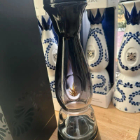 Pajangan Kaca Lemari Anda Barang Mahal - Furniture dengan box  dan kardusnya botol azul gold lengkap