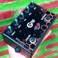 Efex Pedal DELAY dan DISTORSI (  sudah termasuk Adaptor 9volt )