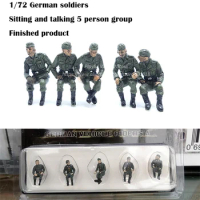 1/72 German soldiers Sitting and talking 5 person group Finished product Military Scene Collocation Model