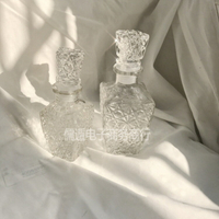 新款 復古雪花浮雕方形酒瓶玻璃瓶展示瓶擺拍道具容器擺熱賣