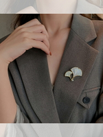 珠光白貝銀杏葉胸針高檔女韓國氣質時尚設計防走光扣網紅配飾胸花
