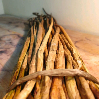 Batang Eceng Gondok Kering Bahan Kerajinan Tangan warna Natural Coklat Tua Muda Dan Keputihan Untuk 