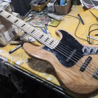 Chinese factory custom New jazz Electric bass Guitar Ash wood body Natural wood color 5 String Bass guitar Active pickup 001