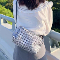 MoonDy 包包 防水側背包 小包包 黑色包包 情侶包包 菱格包包 幾何造型包 小馬鞍包 斜背小方包 生