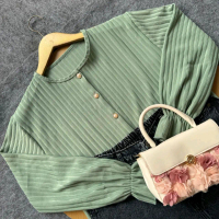 CARDIGAN CROP VINTAGE HORNET TANGAN ELEGAN DAN KANCING MUTIARA