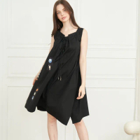 【Qiruo 奇若名品】春夏時尚黑色無袖洋裝2318F 九大行星設計(M-2XL)