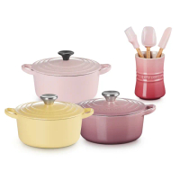 【Le Creuset】琺瑯鑄鐵鍋圓鍋18cm-錦葵紫/含羞草黃/雪紡粉 3色選1(贈 器皿座250ml附矽膠鏟具3入組-薔薇粉)