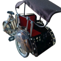 miniatur becak terbuat dari besi.untuk pajangan.untuk oleh oleh