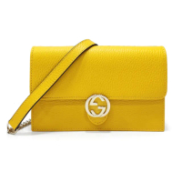 【GUCCI 古馳】615523 經典雙G金屬LOGO荔枝紋牛皮鏈帶WOC款扣式手拿/斜背包(全新展示品-黃色)