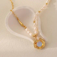 Elegant Freshwater Pearl Inlay Pendant Necklace White Pearl Gold Plated Necklace 18K Gold Heart Women Necklace