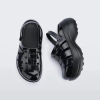 Niche Women's Men Shoes Adult Baotou Thick Sole Sandals Slippers Pine Cake Bottom Beach Jelly Shoes Unisex Fashion Garden Shoes