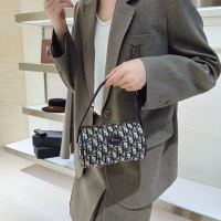 2025 High-end Authentic Simple Retro Women's New Single-Shoulder Crossbody Handbag Light Luxury