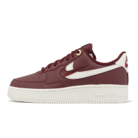 Nike 休閒鞋 Wmns Air Force 1 07 PRM 女鞋 酒紅 白 AF1 雙勾 金扣 DZ5616-600