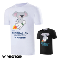 【VICTOR 勝利體育】2024年澳洲羽球公開賽針織上衣T-Shirt 無尾熊 中性 童裝 運動上衣(T-ABO24 A/C 白/黑)