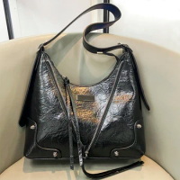 Moto &amp; Biker Shoulder Bag For Women Luxury Designer Hobos And Purses 2023 New In PU Wax Skin Rivets Sheet Metal Decoration Bags