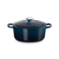【Le Creuset】典藏琺瑯鑄鐵鍋圓鍋 24cm(夜謐藍-霓彩頭-內鍋白)