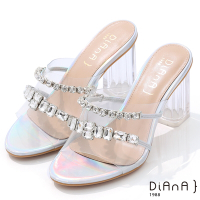 DIANA 8cm 類皮 X PVC雙材質鑽石綴飾透明粗跟涼拖鞋-視覺美學-銀